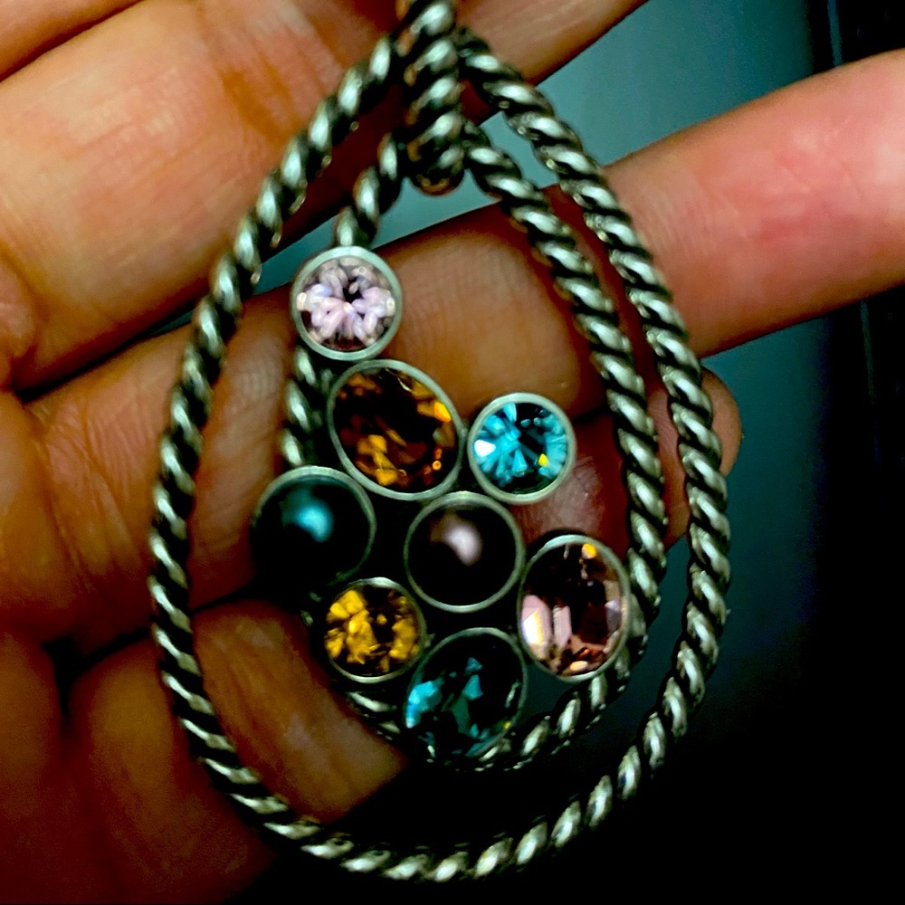 Sophisticated 8 stone Mother’s pendant.
